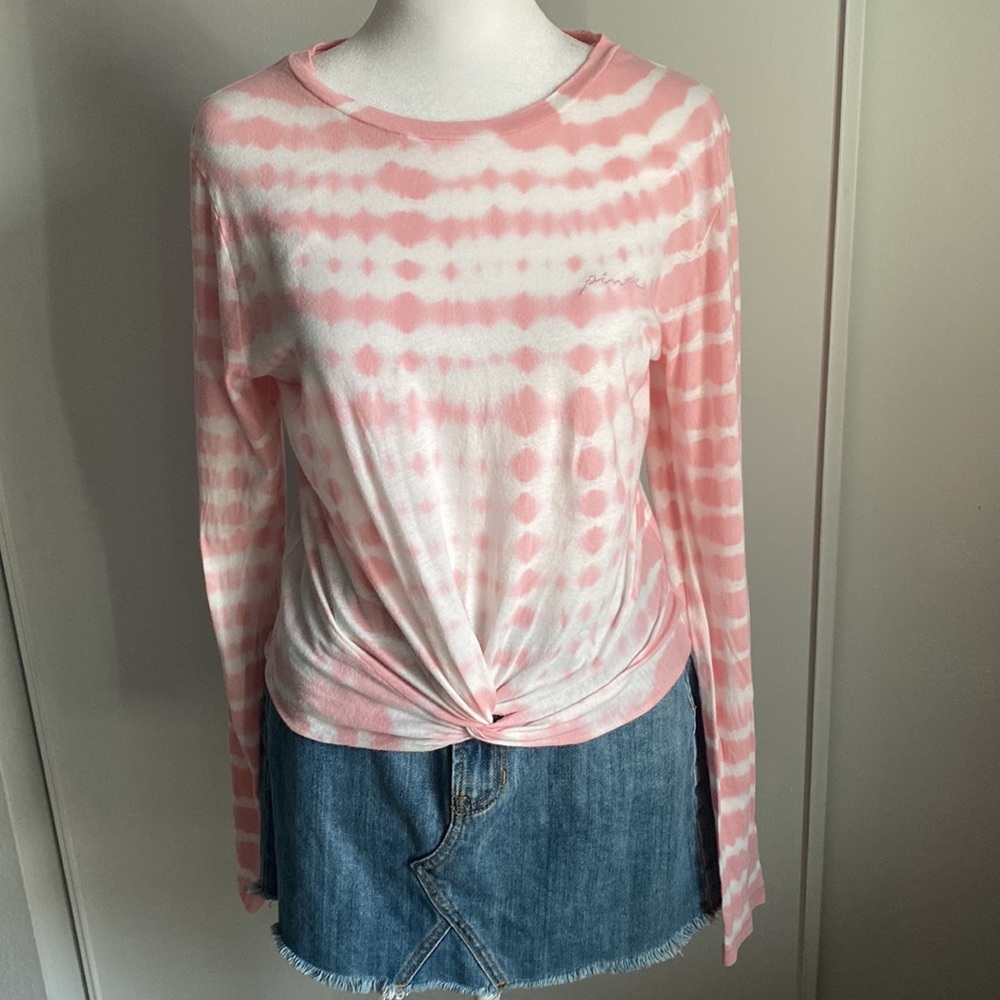 VS PINK NWOT GIRLFRIEND TWIST FRONT TIE DYE LONG SLEEVE CROPPED TEE
